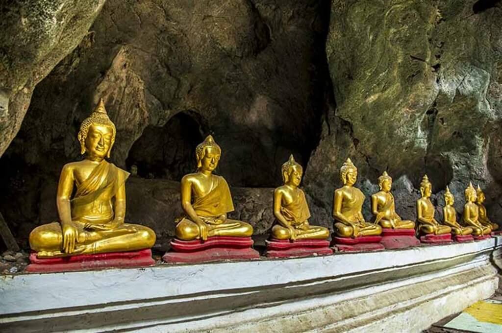 פסלוני הבודהא במערות פאק